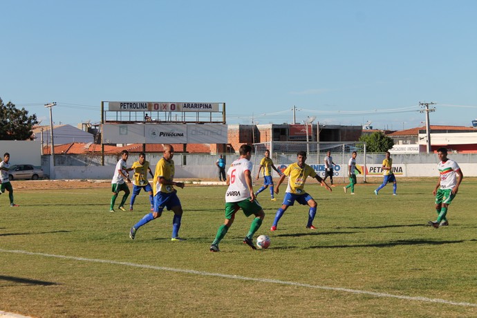 Na primeira partida entre os dois times, o Araipina venceu por 2 a 1 (Foto: Emerson Rocha)