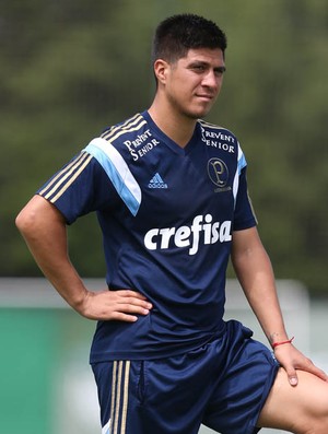 Cristaldo volta a marcar e supera 