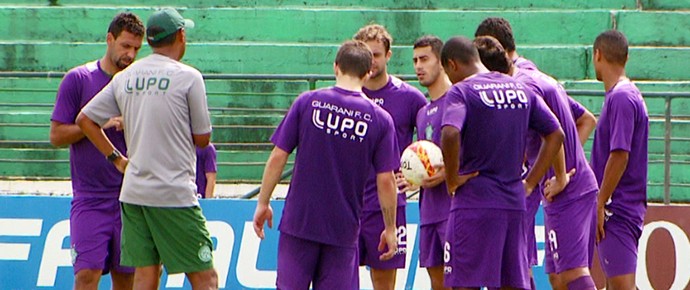 Paulo Pereira treino Guarani time titular (Foto: Carlos Velardi / EPTV)