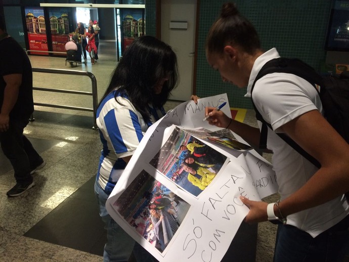 Gabi Rio de Janeiro vôlei feminino chegada Manaus (Foto: Rickardo Marques)