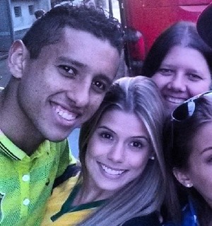 Marquinhos com a namorada e amigos (Foto: Instagram)