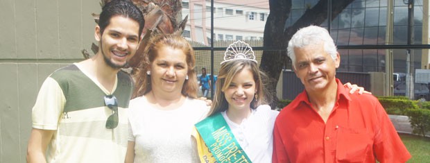 Glória Cruz, a paraibana que venceu o Miss Pré-teen Brasil – 2012 e conquistou o título de 1ª princesa no Miss Pré-teen Nations – 2012 (Foto: Inaê Teles/G1)