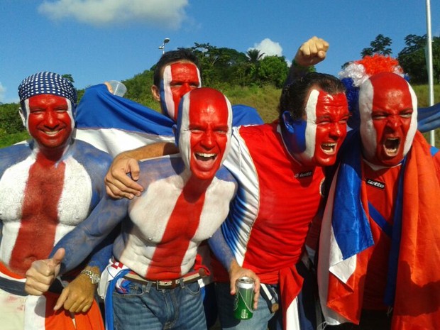 Torcida faz festa antes de Grécia X Costa Rica; SIGA (Foto: Luna Markman / G1)