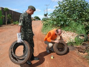 Nos dois primeiros dias de ações, foram recolhidos 3.304 pneus e 63 borracharias foram visitadas (Foto: Prefeitura de Campo Grande/Divulgação)