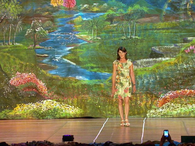 Pacientes com câncer desfilam em ação do ‘Outubro Rosa’ em Varginha (Foto: Reprodução EPTV)