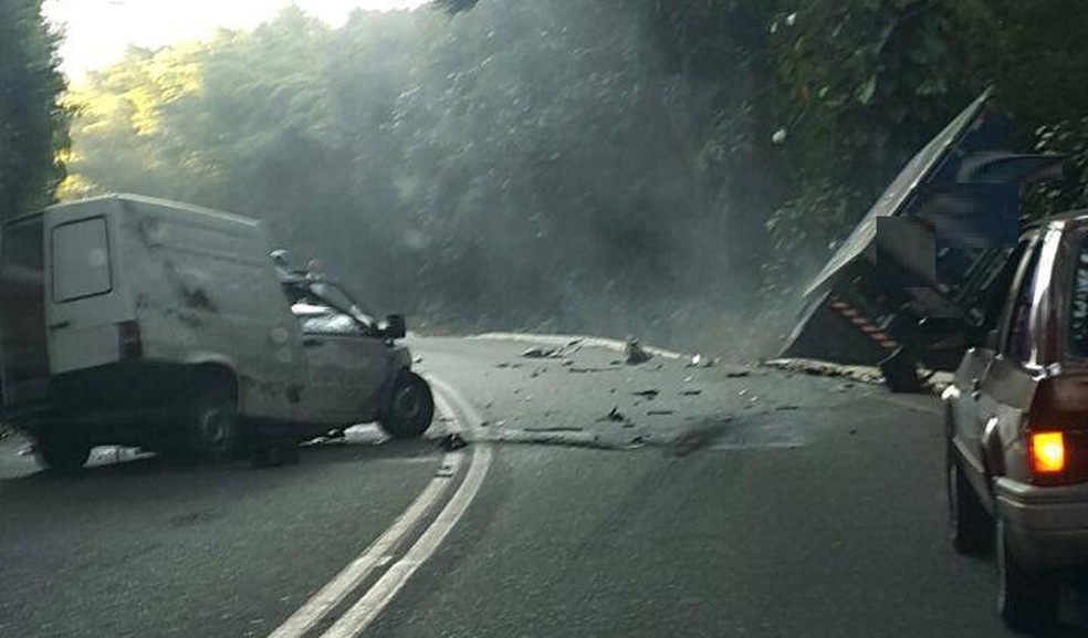 Acidente aconteceu na Estrada União e Indústria, próximo a Nogueira (Foto: Arquivo Pessoal | Enrico Baldner)