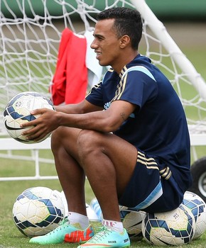 Sem acordo salarial, Juninho não pega o Grêmio e pode deixar o Palmeiras