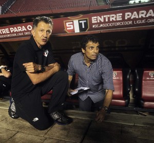 São Paulo x Atlético-PR Juan Carlos Osorio Milton Cruz (Foto: Marcos Ribolli)