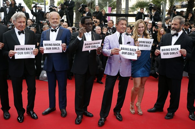 Atores aderem à campanha &quot;Bring back our girls&quot; no Festival de Cannes (Foto: AFP)