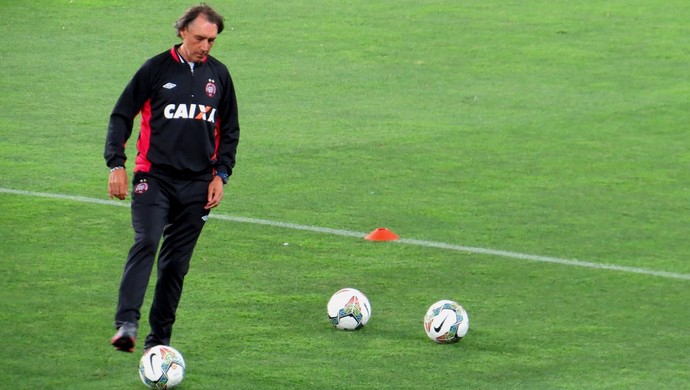 Miguel Ángel Portugal, técnico Atlético-PR (Foto: Fernando Freire)