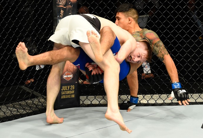 Brett Johns Albert Morales UFC Escócia (Foto: Getty Images)