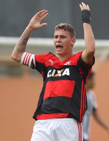 Matheus Sávio e Fabrício comemoram o primeiro gol do Fla na decisão (Foto: Gilvan de Souza/Flamengo)