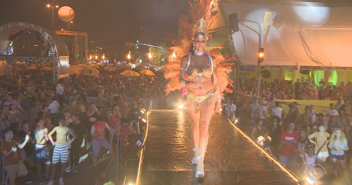 G1 Pop Gay anima público show de Lexa e concurso em Florianópolis