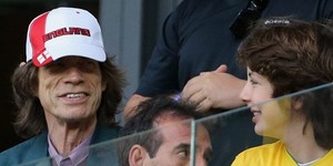 Explicado! Mick Jagger foi ao estádio acompanhado do filho (Getty Images)