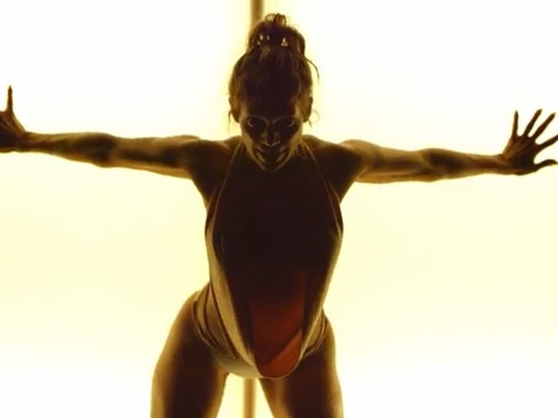 Jennifer Lopez em ação no clipe da música Booty (Foto: Youtube/ Reprodução)