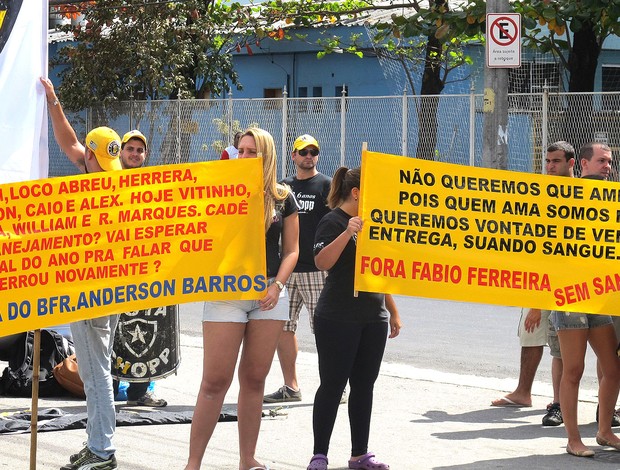 protesto da torcida do Botafogo (Foto: Thales Soares / Globoesporte.com)