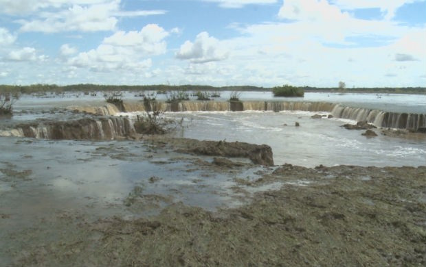 Lago que está se transformando em rio em Itaubal (Foto: Reprodução/TV Amapá)