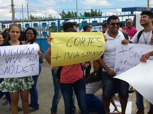 Estudantes da UPE decidiram entrar em greve por tempo indeterminado (Foto: Amanda Franco / TV Grande Rio)