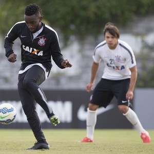 Situações distintas, mesmo problema: rivais no Dérbi têm ataques em baixa