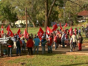 Famílias ainda não começaram a erguer barracos na fazenda experimental (Foto: Paulo Souza/EPTV)