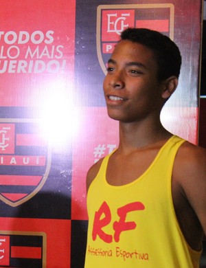 Othon Matheus é apresentado como o primeiro triatleta apoiado pelo Flamengo-PI (Foto: Emanuele Madeira/Globoesporte.com)