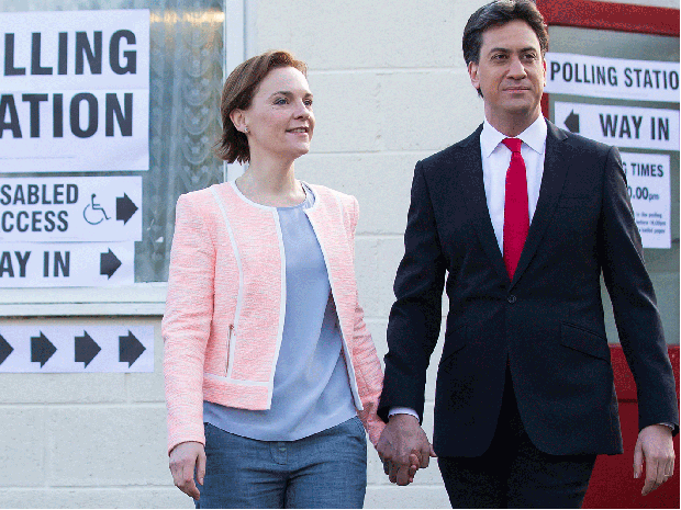 eleições Reino Unido Ed Miliband vota (Foto: AP)