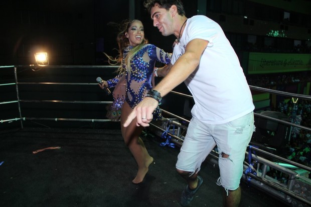  Giba dança com Anitta no trio elétrico em salvador, Bahia (Foto: Rodrigo dos Anjos / AgNews)