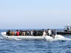 Navios estrangeiros resgatam dez botes de migrantes no Mediterrâneo