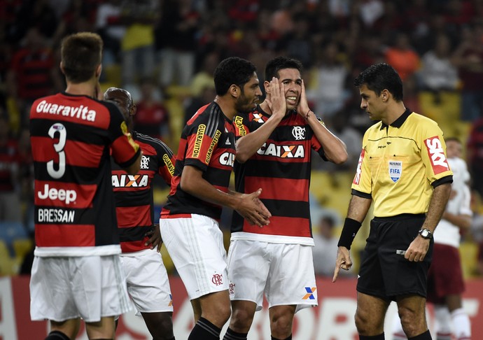 Flamengo x Fluminense Cáceres Wallace Maracanã (Foto: André Durão)