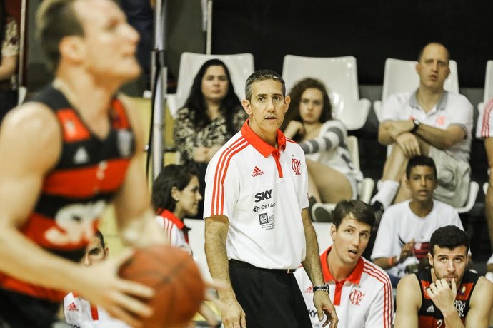 José Neto, técnico de basquete do Flamengo (Foto: Bruno Lorenzo)