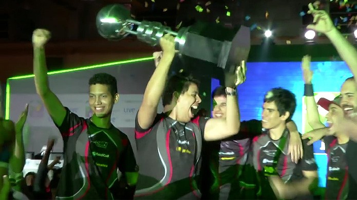 Equipe brasileira PaiN Gaming foi a vencedora da Brasil Game Cup em 2014 (Foto: Reprodução/YouTube)