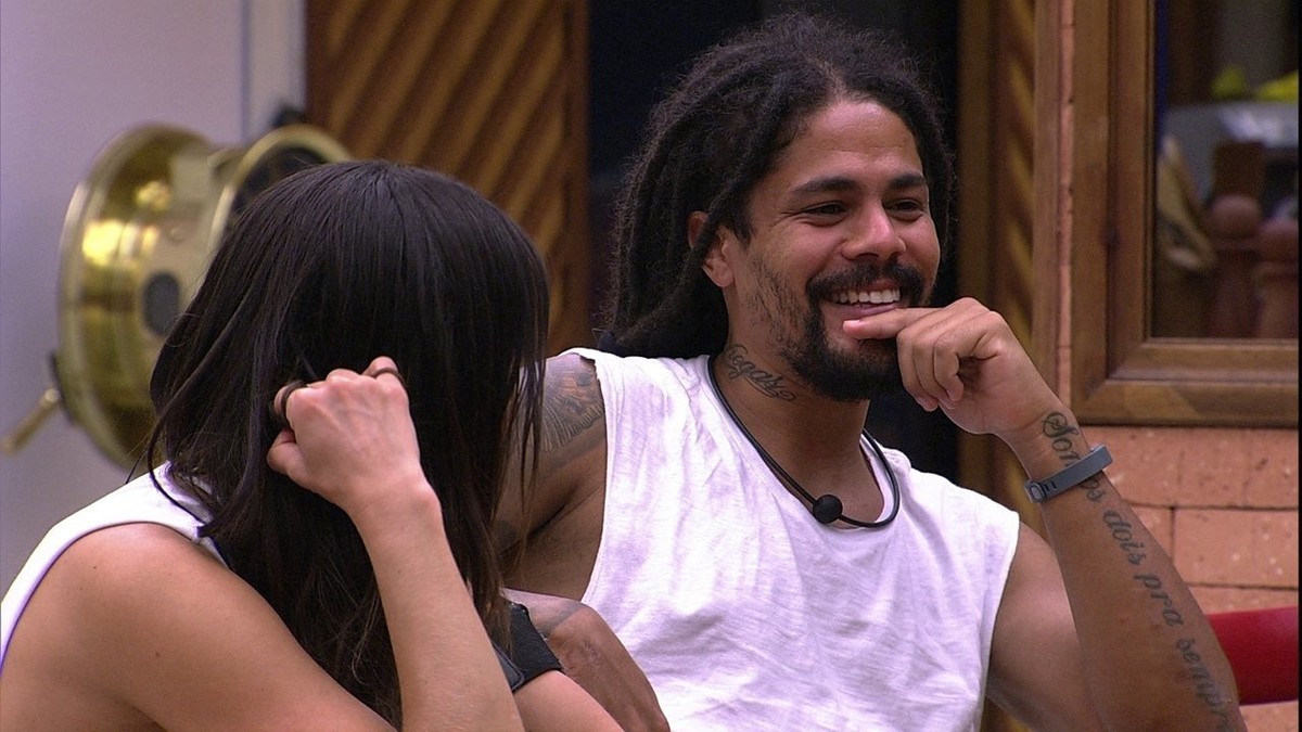 Viegas conta que já levou filha na Parada Gay Ela se divertiu agora na casa gshow