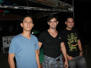 Amigos fãs de rock em Manaus celebram crescimento da cena na cidade (Foto: Marcos Dantas / G1 AM)