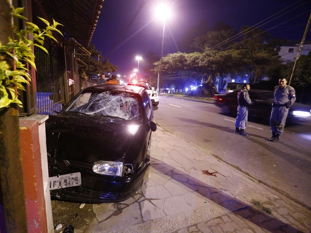 Motorista atropela seis pessoas em Porto Alegre (Foto: Félix Zucco/Agência RBS)