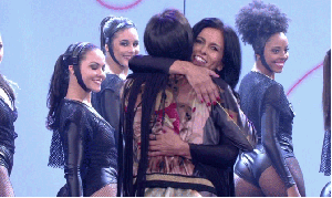Anitta abraça a mãe e cai no choro (Foto: TV Globo)