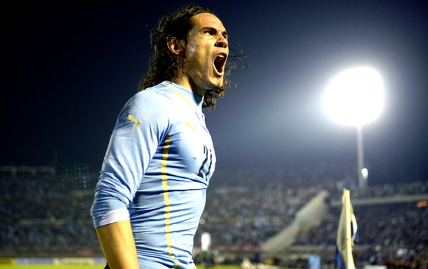 Cavani comemora gol Uruguai x Eslovênia amistoso (Foto: AP)