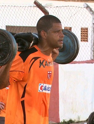 Goleiro está treinando forte com os companheiros (Foto: Reprodução/TV Gazeta)