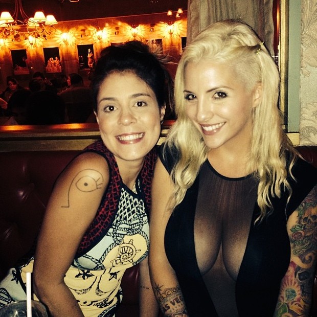 Ex-BBBs Bella e Clara em restaurante na Zona Oeste do Rio (Foto: Instagram/ Reprodução)