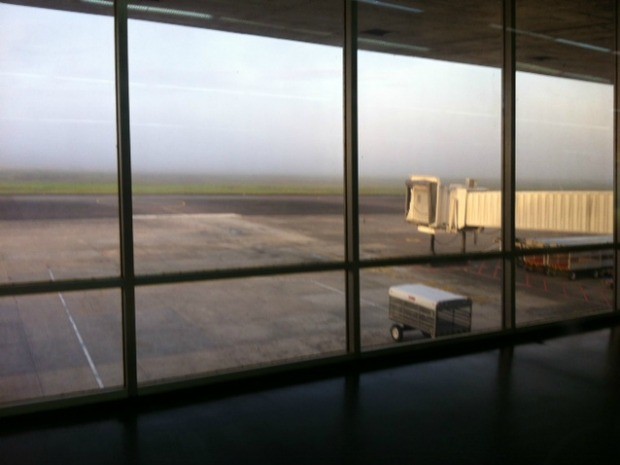 Neblina fechou Aeroporto Internacional Eduardo Gomes em Manaus mais uma vez (Foto: Muniz Neto/G1 AM)