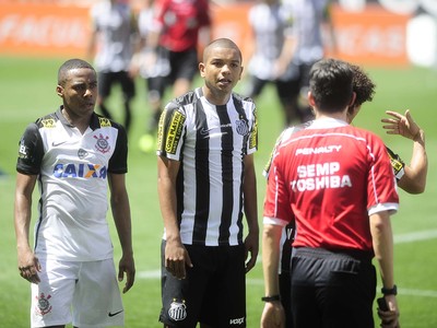 Corinthians x Santos Flavio Rodrigues Guerra David Braz (Foto: Marcos Ribolli)
