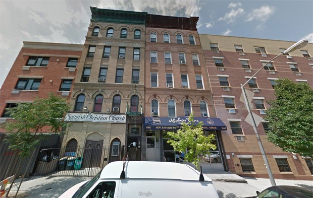 Imagem retirada do Google Street View mostra prédios antes do desabamento no Harlem, em Nova York (Foto: Reprodução/Google Street View)