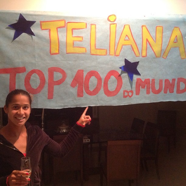 Teliana Pereira comemoração Top 100 WTA (Foto: Reprodução / Facebook)