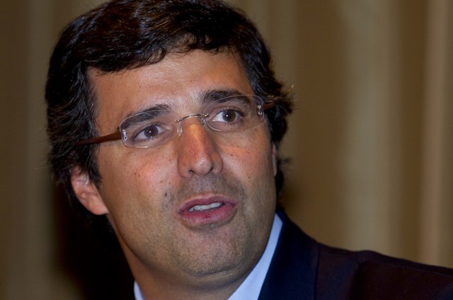 Esteves no segundo andar