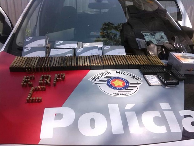 PM encontra mais de 600 munições em terreno baldio em São José, SP (Foto: Divulgação/ Polícia Militar)