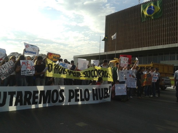 G Grupo Protesta Por Melhorias No Hub E Bloqueia Parte De Via No Df