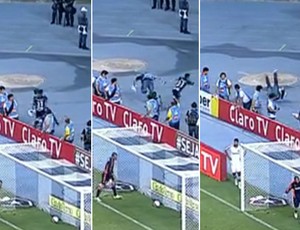 Montagem Bernardo derruba jornalista após primeiro gol do Vasco (Foto: Reprodução SporTV)