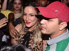 Claudia Leitte e Carla Perez atendem fãs em show no Rio