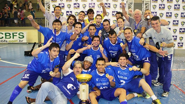 Minas vence o Joinville na final da Taça Brasil de Futsal (Foto: Manolo Quiróz/Divulgação)