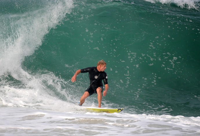 Mick Fanning treina nesta quarta-feira antes do Mundial de Surfe (Foto: André Durão)