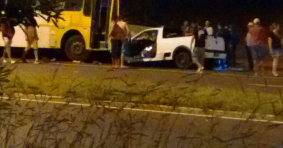 Homem morre após colidir carro em bicicleta e ônibus em Ibitinga - Globo.com